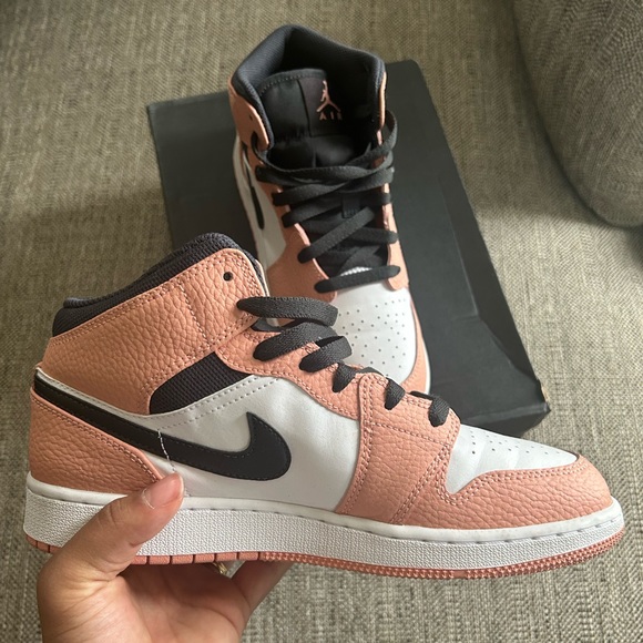 Jordan 1 MID PINK QUARTZ - Picture 2 of 3